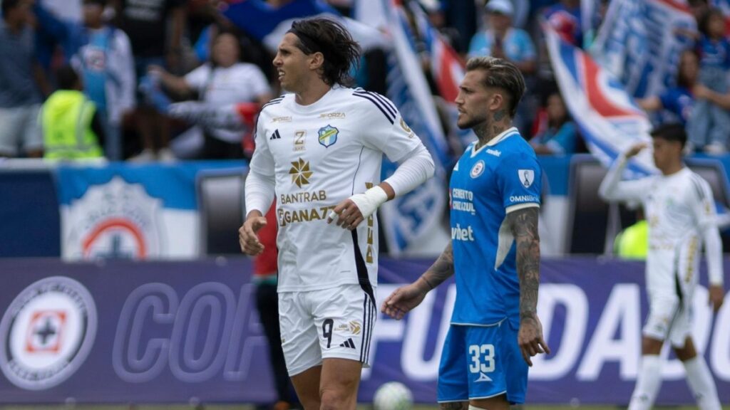 Cruz Azul aplastó a Comunicaciones en un amistoso | @CremasOficial