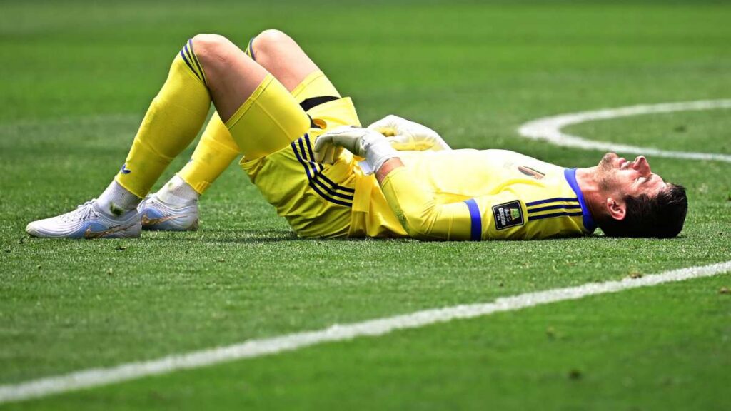 Courtois sale lesionado en el España vs Bélgica