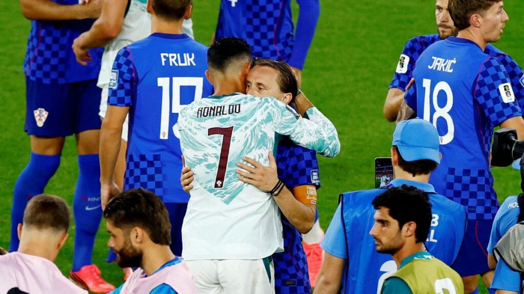 Modric y Cristiano se abrazan