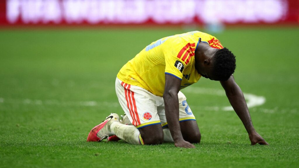 Dávinson Sánchez, triste por la eliminación de Colombia.