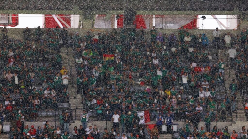Dentro del estadio, el color verde marca la identidad de la noche
