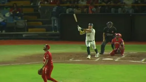 Los Bravos remontan ante Diablos y se quedan con la serie en León
