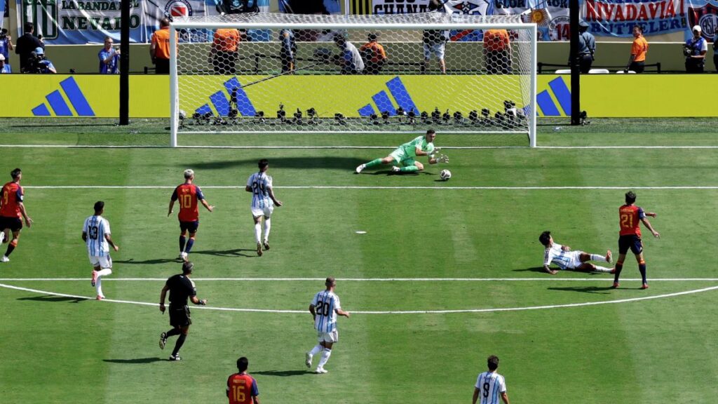 Dibu Martínez durante la final del Mundial 2026 | Reuters