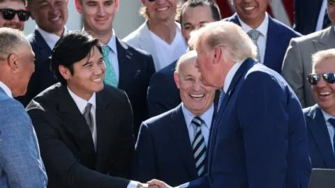 Trump lanza una polémica comparación: Ohtani, a la altura de Babe Ruth
