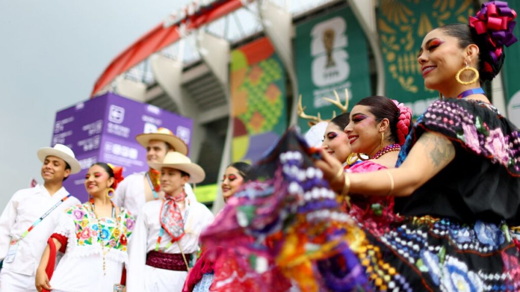 El color en el Azteca antes de entrar al estadio