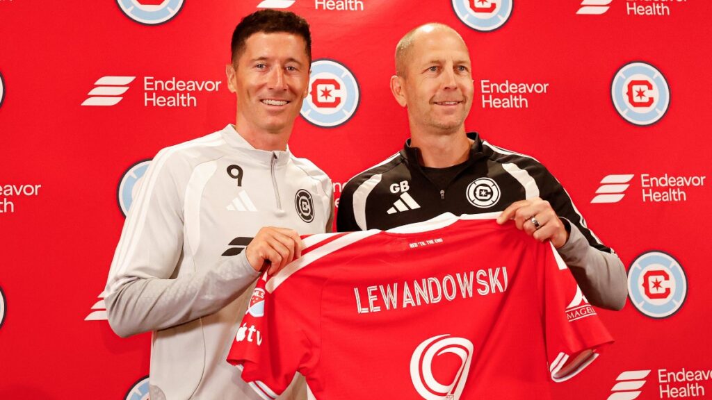 Roberto Lewandowski presentado con Chicago Fire