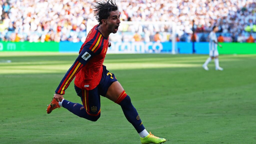 Ferrán Torres en festejo de gol