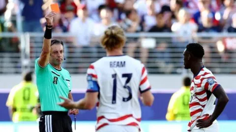FIFA rompe el silencio: ¿Por qué Folarin Balogun puede jugar contra Bélgica pese a la tarjeta roja?