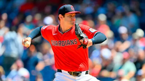 El sello latino de la perfección: Los lanzadores que dominaron la MLB con un inning inmaculado