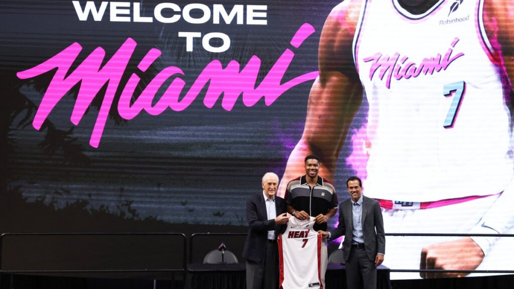 Giannis Antetokounmpo cambia de número en Miami