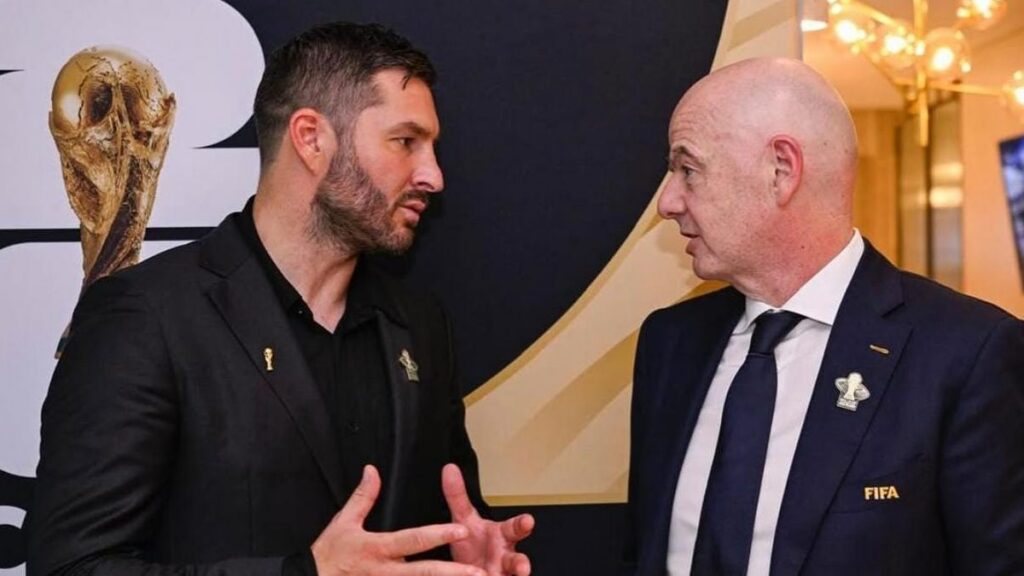 Gignac convive con Gianni Infantino, presidente de la FIFA