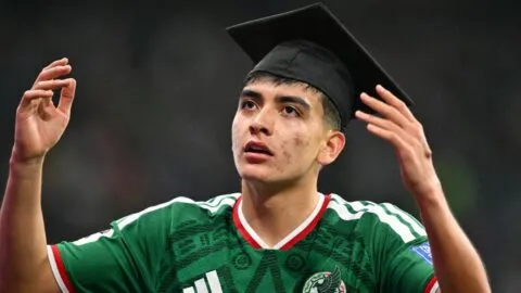 ¿Estuvo Gilberto Mora en su graduación? El video viral que provocó aplausos en su preparatoria
