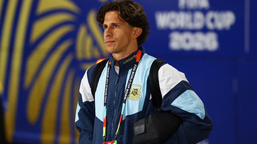 Giuliano Simeone previo a un partido de la selección de Argentina