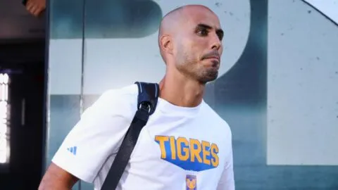 Guido Pizarro, abucheado en debut de Tigres en el Volcán