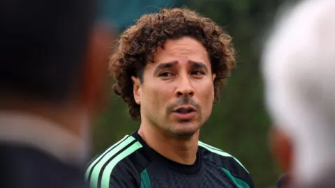 Memo Ochoa elogia a Gilberto Mora y destaca la fortaleza del grupo: "Todos jalamos parejo, no hay envidias"