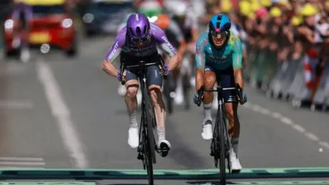 Harold Tejada, segundo en la etapa 13 del Tour en la que Tom Pidcock puso de cabeza la general
