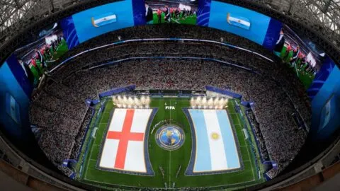 ¡Guerra en Atlanta! Argentina silencia el himno de Inglaterra y los ingleses responden con abucheos