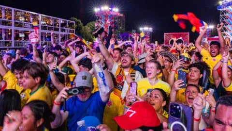 Coparon tres países: multitudinario banderazo de Colombia en Canadá