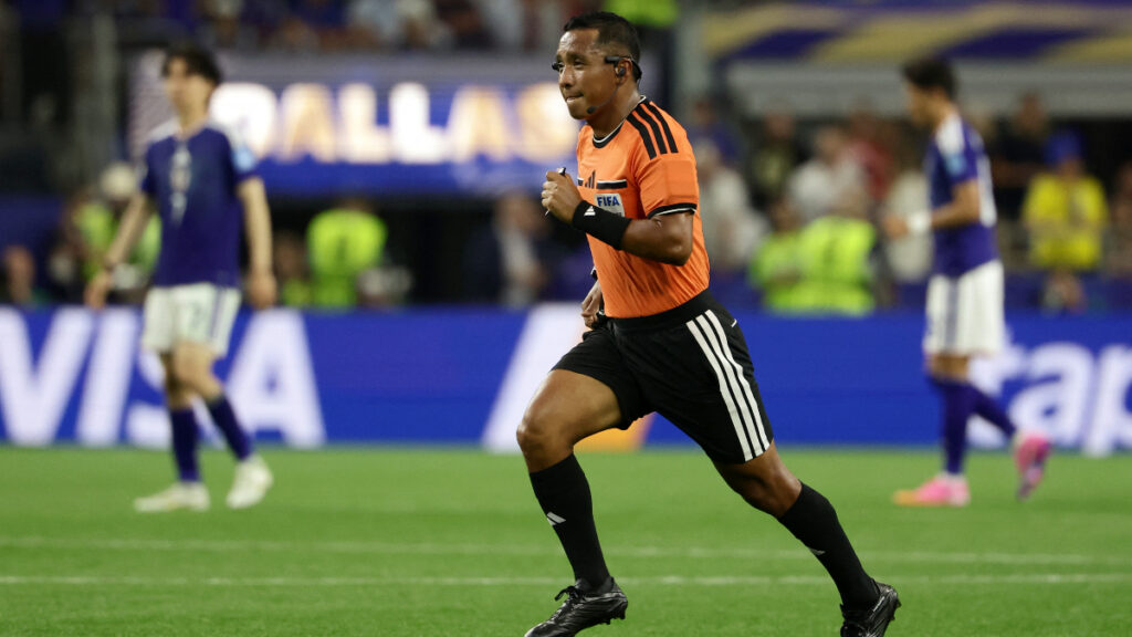 Iván Barton Arbitro