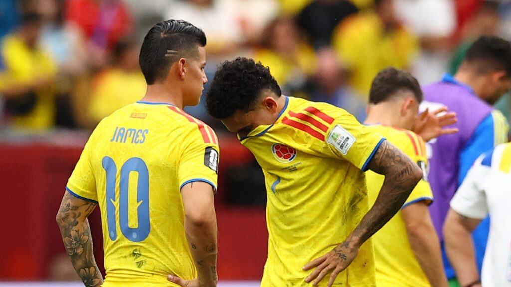 James y Luis Díaz tras la eliminación con Suiza