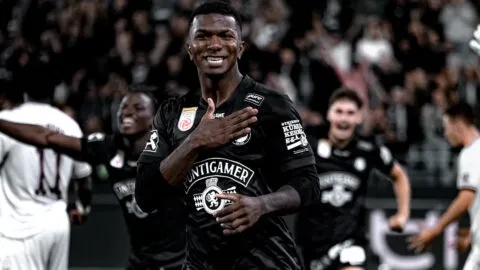 Jeyland Mitchell brilla con gol y asistencia en la Champions League con Sturm Graz