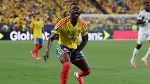 ¡Duro golpe para Colombia! Jhon Córdoba se lesiona ante Ghana en dieciseisavos