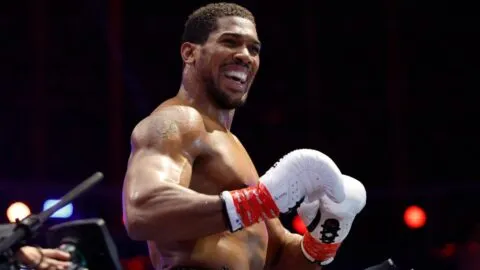 Anthony Joshua sobrevive a dos caídas y propina espectacular nocaut a Kristian Prenga en Yeda