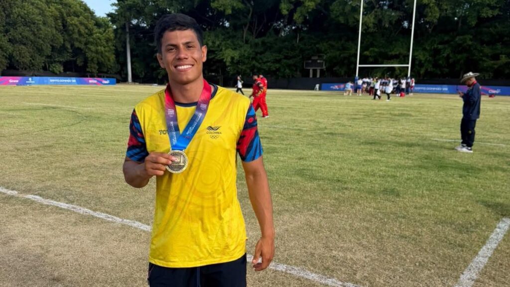 Juan Camilo Romero con su medalla de oro de los Juegos Centroamericanos 2026