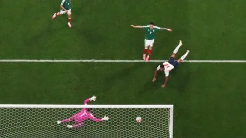 ¡Jude Bellingham enmudece el Estadio Azteca! Anota y termina con la imbatibilidad del Tala Rangel en el Mundial 2026