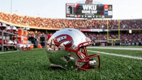 Jugador de NCAA pierde beca universitaria tras la muerte de su madre