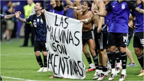 Polémica en el Mundial 2026: Argentina exhibe bandera de Malvinas tras vencer a Inglaterra