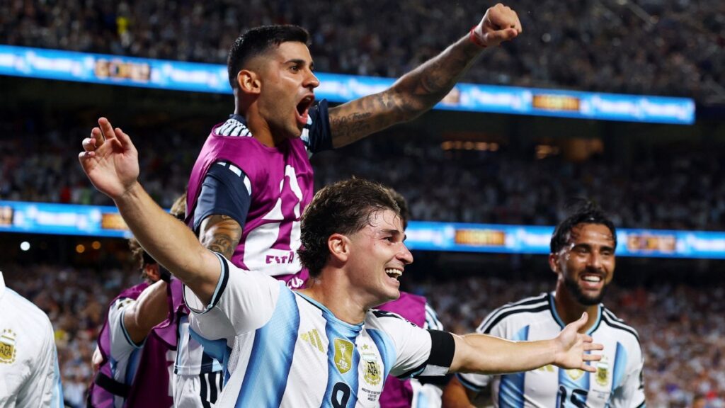 Julián Álvarez definió el partido con un golazo en tiempos extra