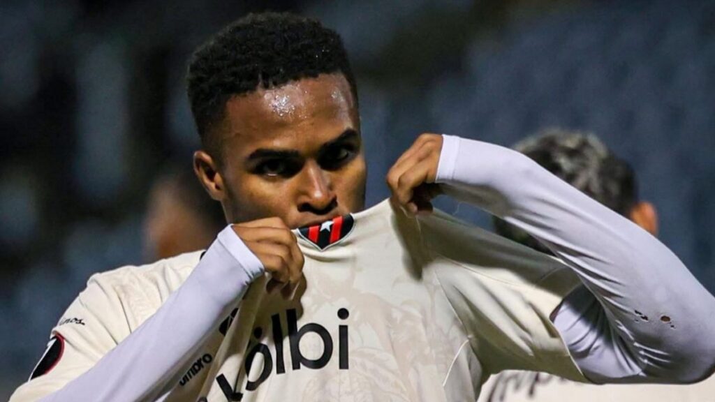 Kenyel Michel volvería a vestir los colores de Alajuelense | @ldacr