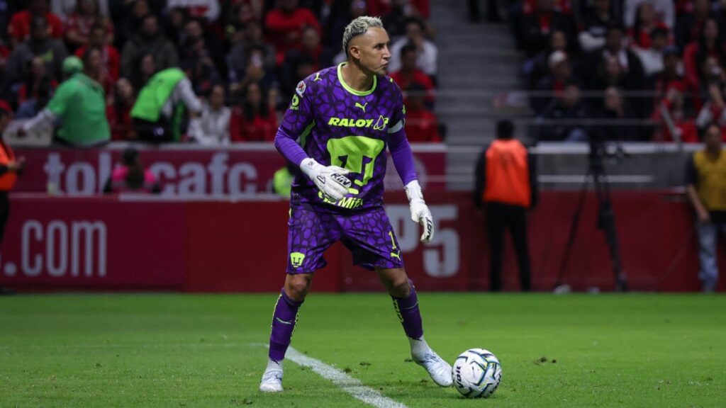 Keylor Navas en partido de los Pumas