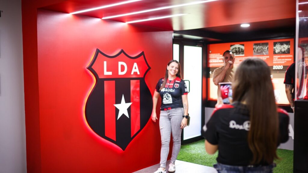 Alajuelense quiere a Kenyel Michel nuevamente | @ldacr
