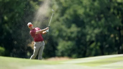 Lucas Herbert mantiene el paso perfecto y toma el control rumbo al fin de semana en LIV Golf UK