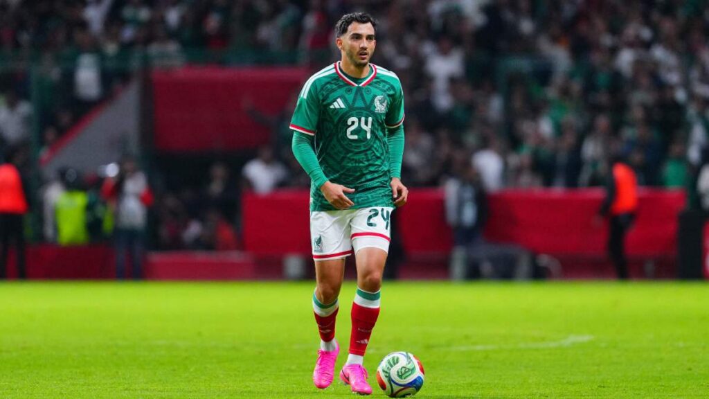 Luis Chávez tuvo pocos minutos en el Mundial. | Imago7.