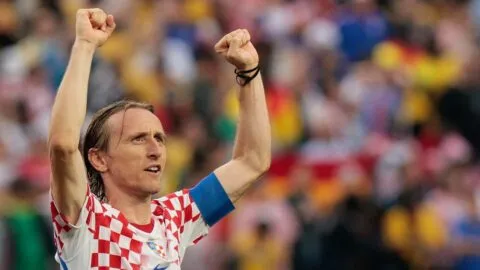 Luka Modric renueva con el Milan hasta 2027