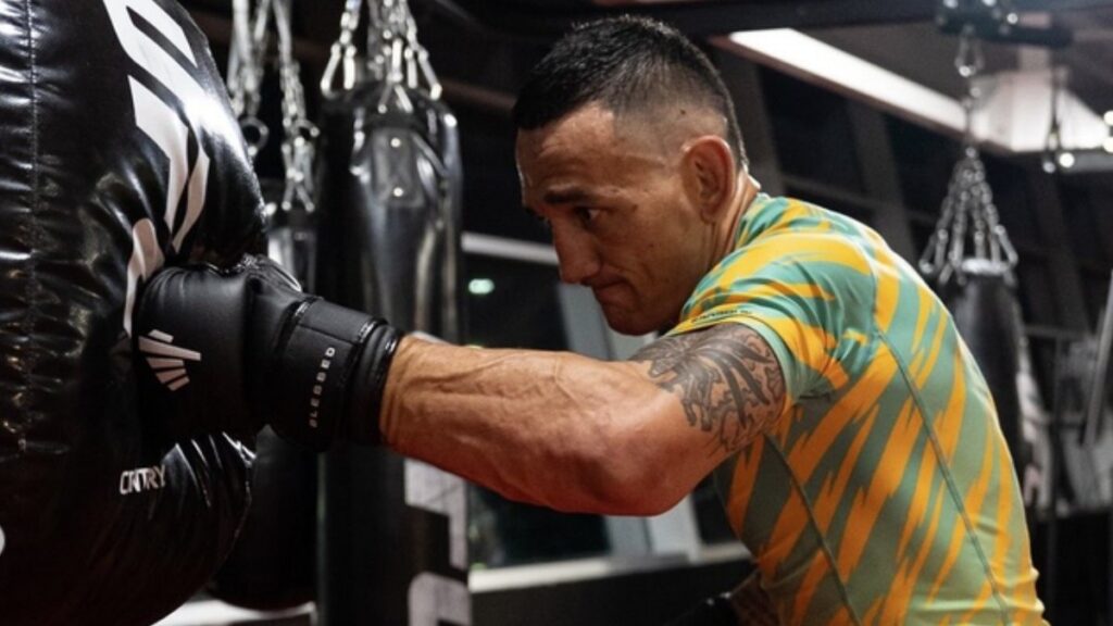 Max Holloway llega en crisis a UFC 329.