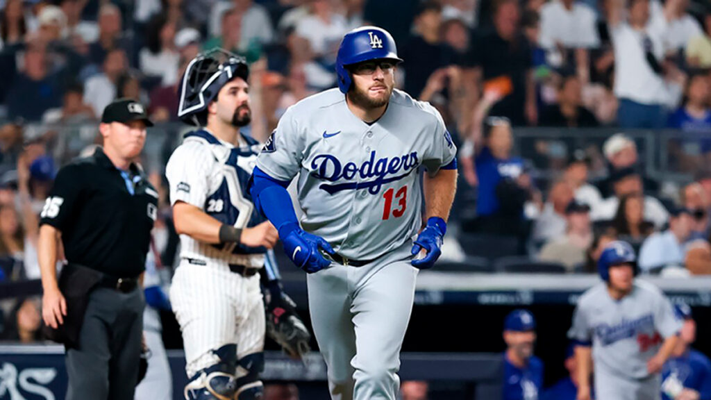 Max Muncy bateó cuadrangular para la remontada.