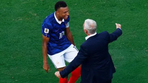 Mbappé despide a Didier Deschamps: "el tiempo y la historia se encargarán de apreciar tu grandeza"