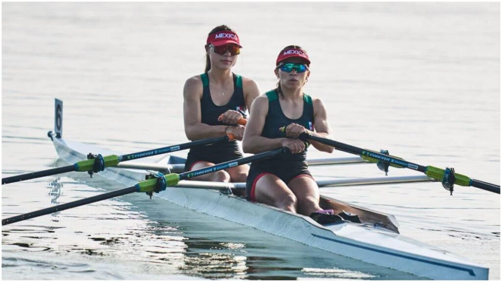 Las mexicanas Melissa Márquez у Aylin Ibarra acabaron en primer lugar en la modalidad de doble par de remos cortos peso ligero femenil | X: @COM_Mexico