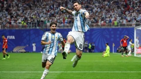 Klose cuenta cómo fue su charla con Messi después de perder su récord histórico