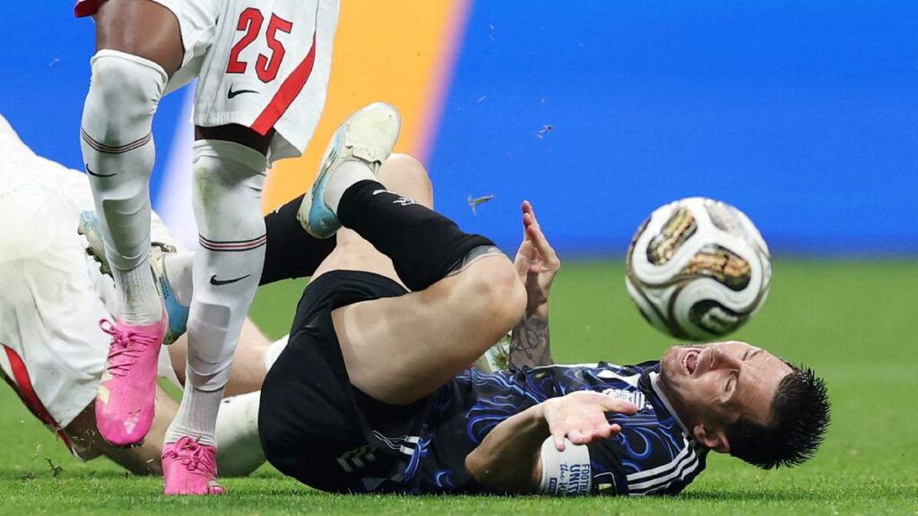 Inglaterra vs Argentina arranca con 19 faltas y tensión