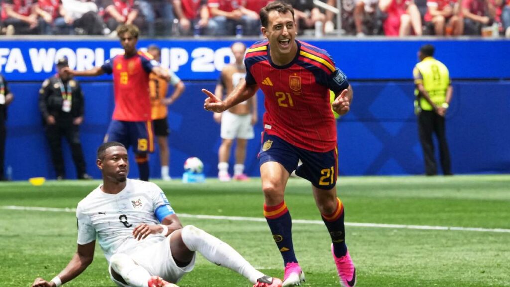Mikel Oyarzábal festeja su gol ante Austria