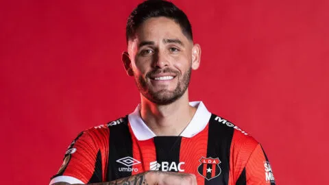 La nueva aventura de Jonathan Moya: se aleja de Alajuelense y refuerza a un gigante de Centroamérica
