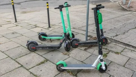 Colombia estrena nuevas reglas para patinetas y scooters eléctricos: estos son los cambios