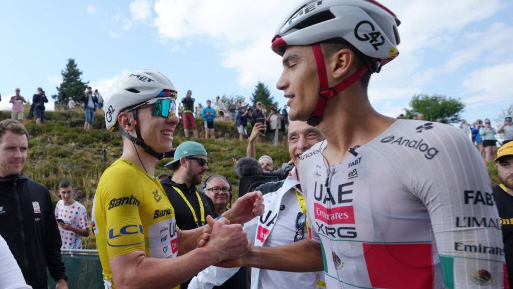 Tadej Pogacar conquista la etapa 14 del Tour de Francia seguido por Isaac del Toro en un 1-2 para el UAE Team Emirates