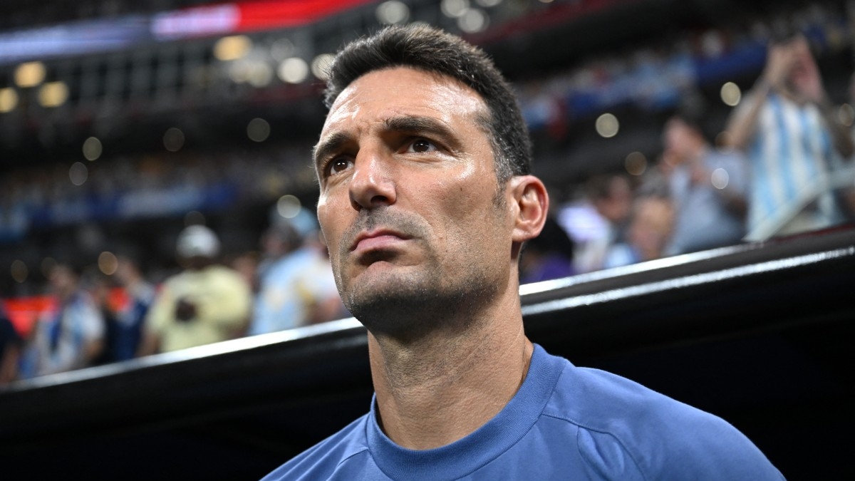 Scaloni sorprende a los analistas por no celebrar los goles de Argentina.