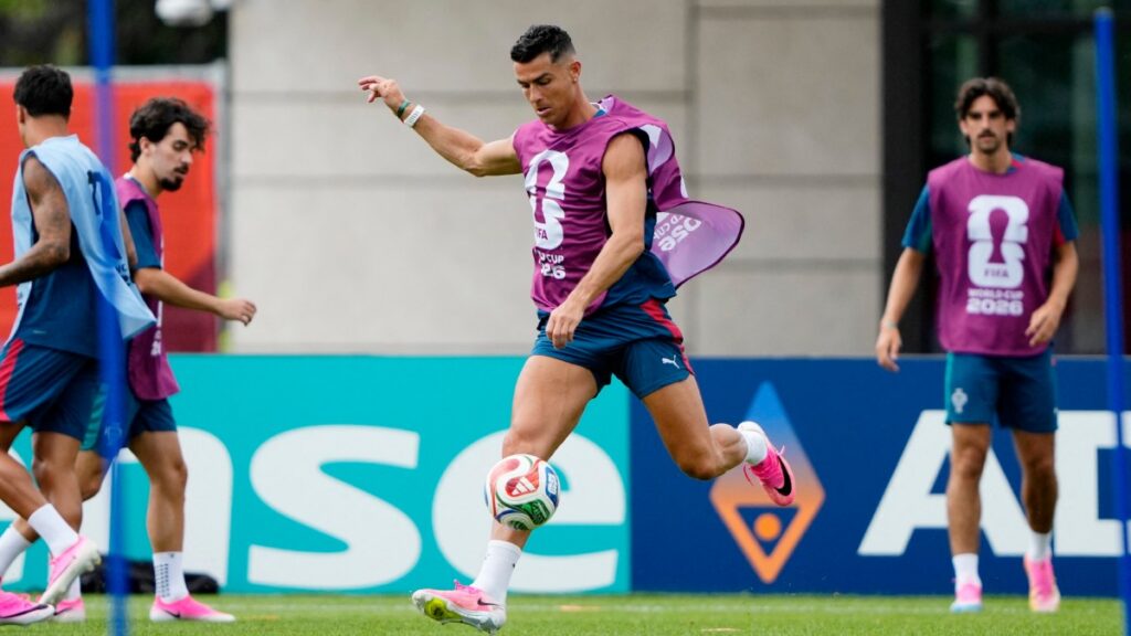El viento complica el entrenamiento de Cristiano y Portugal